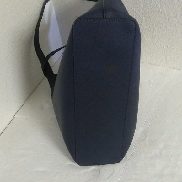 Michael Kors Navy Blue Bag. - Picture 3 of 7